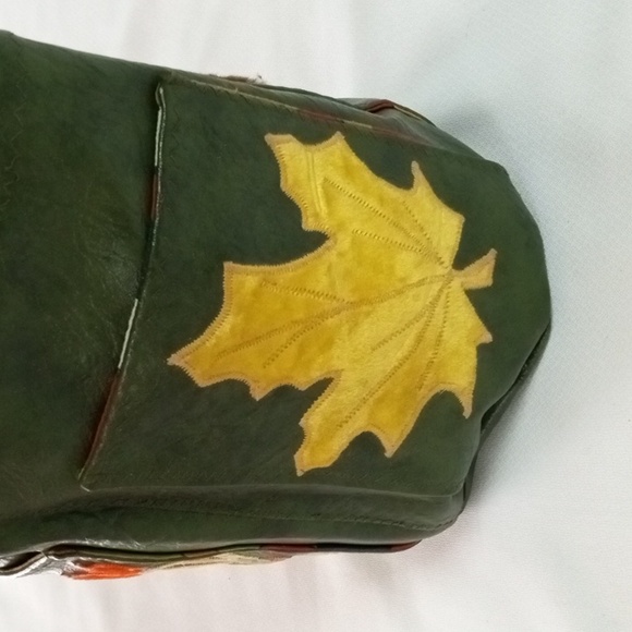 Elegant Green Shoulder Bag with Sleek Design - Picture 3 of 3